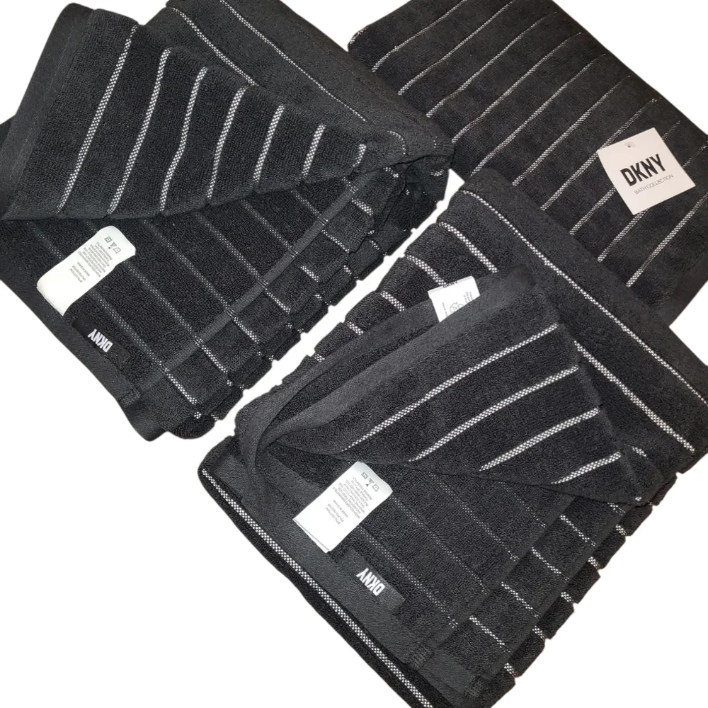 💕NWT DKNY Towel Set💕Set of 3💕
